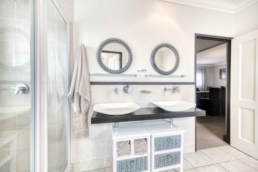 4 Bedroom Property for Sale in Hermanus Heights Western Cape